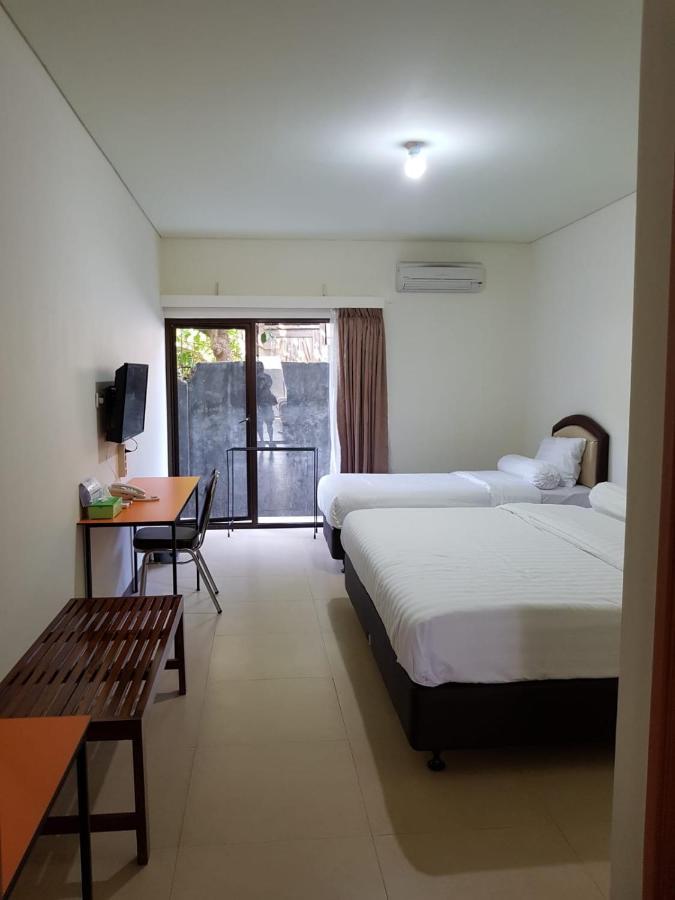 Hotel Larensia Labuan Bajo Exteriör bild
