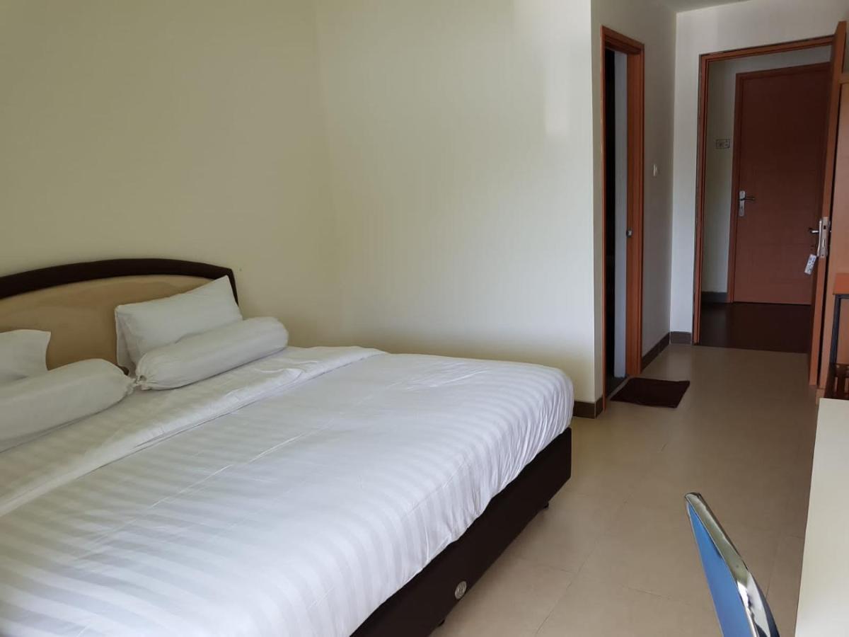 Hotel Larensia Labuan Bajo Exteriör bild