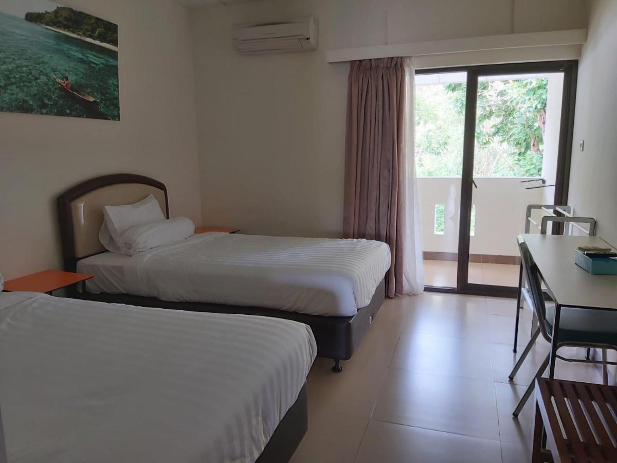 Hotel Larensia Labuan Bajo Exteriör bild