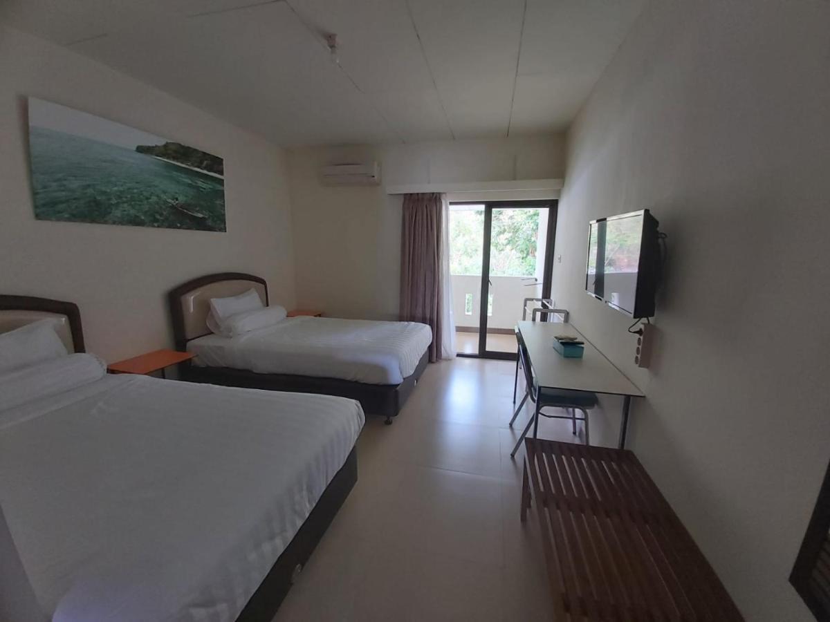 Hotel Larensia Labuan Bajo Exteriör bild
