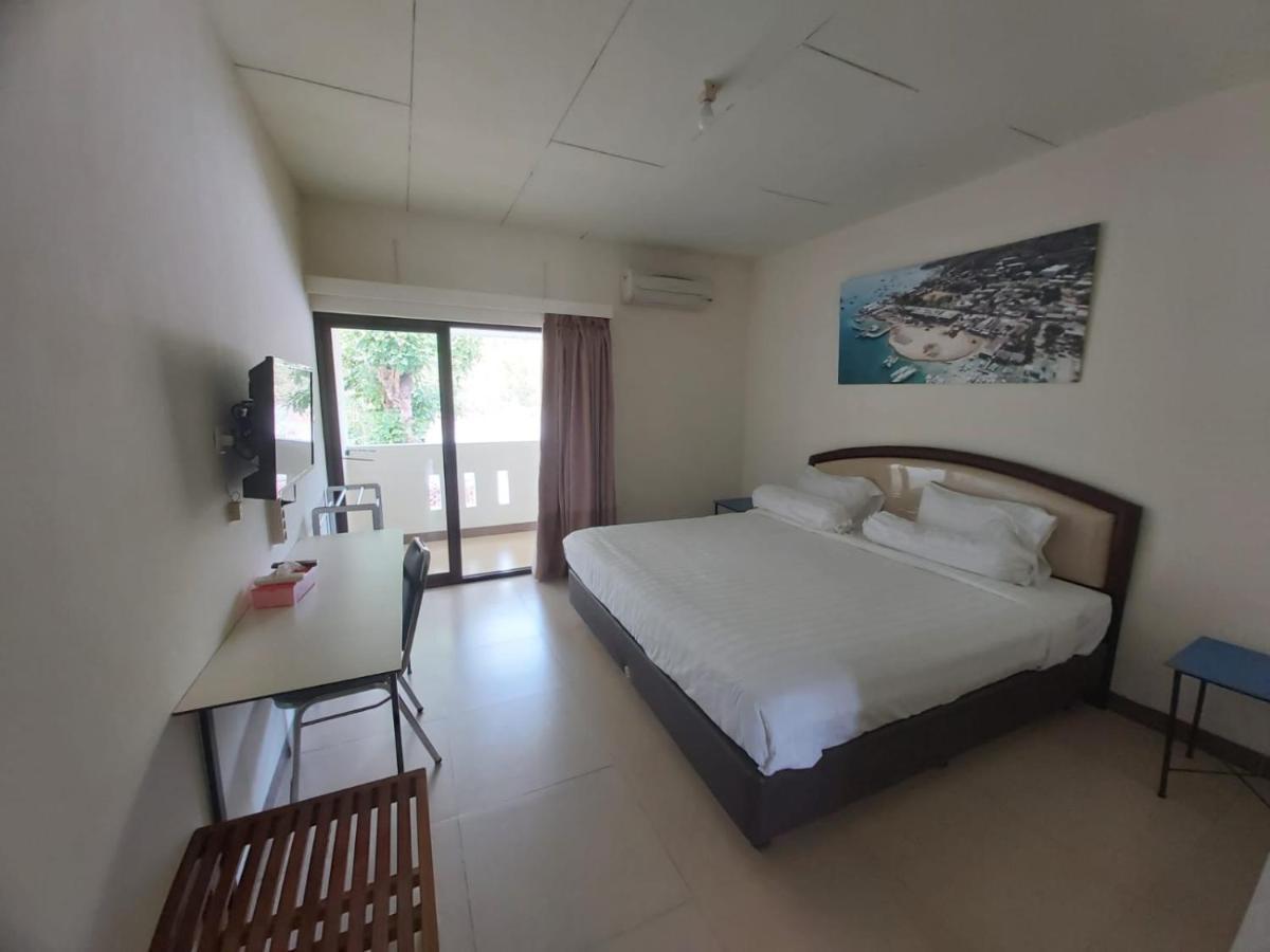 Hotel Larensia Labuan Bajo Exteriör bild